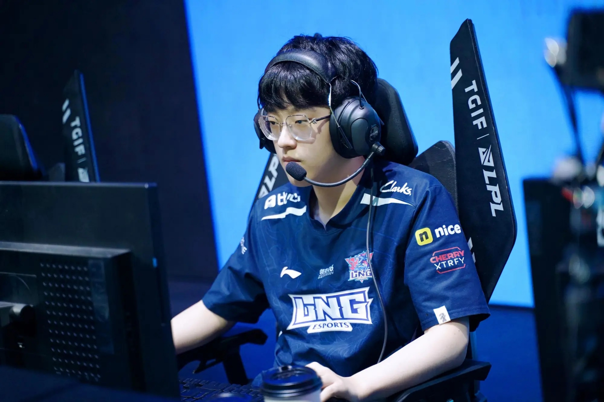  Scout回归赛场，大胜首场状态亮眼，勇士观众沸腾！爱游戏APP下载