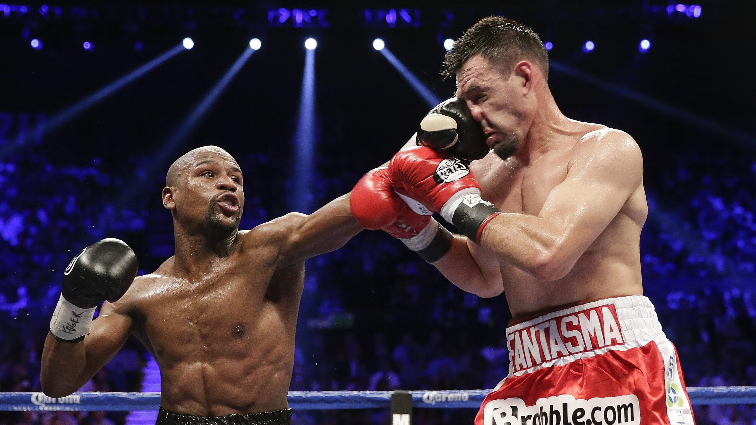 爱游戏赛事直播-乒乓球赛场焦点！法国队对阵日本队，意外判罚引发热议，比赛氛围紧张